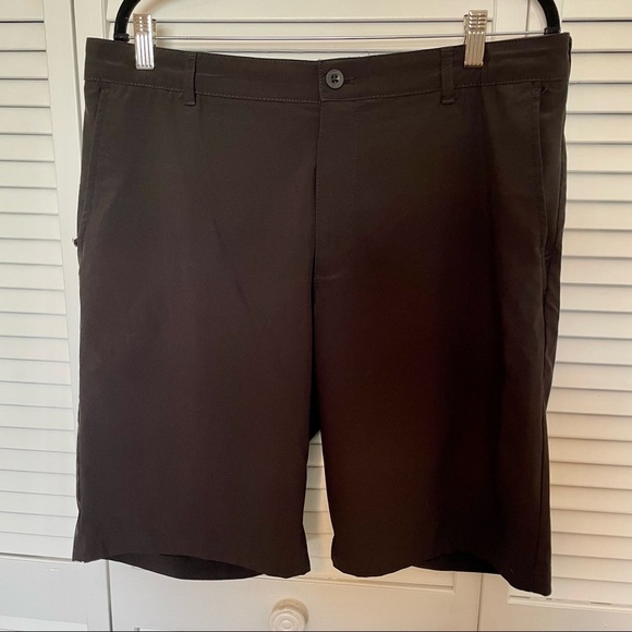 Men’s Izod Golf Shorts - Size 36 - Picture 2 of 4